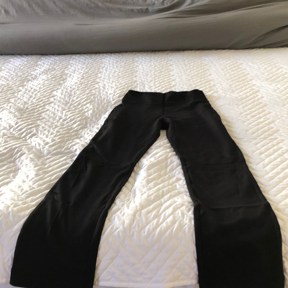 Women’s black yoga shoes ants